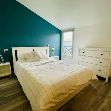 Apartment Bright Apt With Nice Balcony - Near Beach *