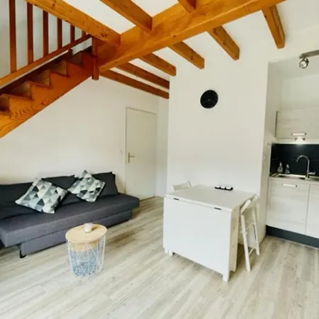 Apartment Bright Apt With Nice Balcony - Near Beach